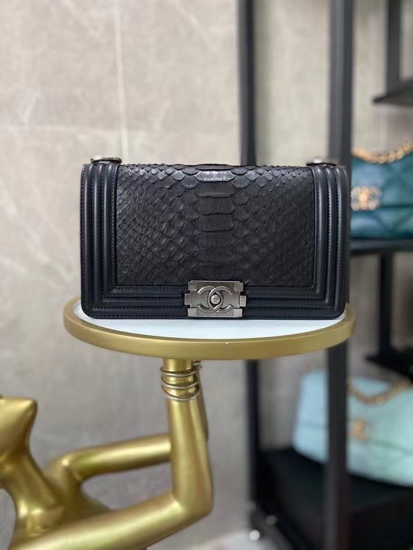Boy Chanel Flap Shoulder Bag original Snake leather AS67086 black & Silver-Tone Metal HY1738cP15