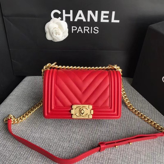 Fake Chanel Le Boy Flap Shoulder Bag Original Calf leather A67085 Bright red Gold Buckle HY1681pE71