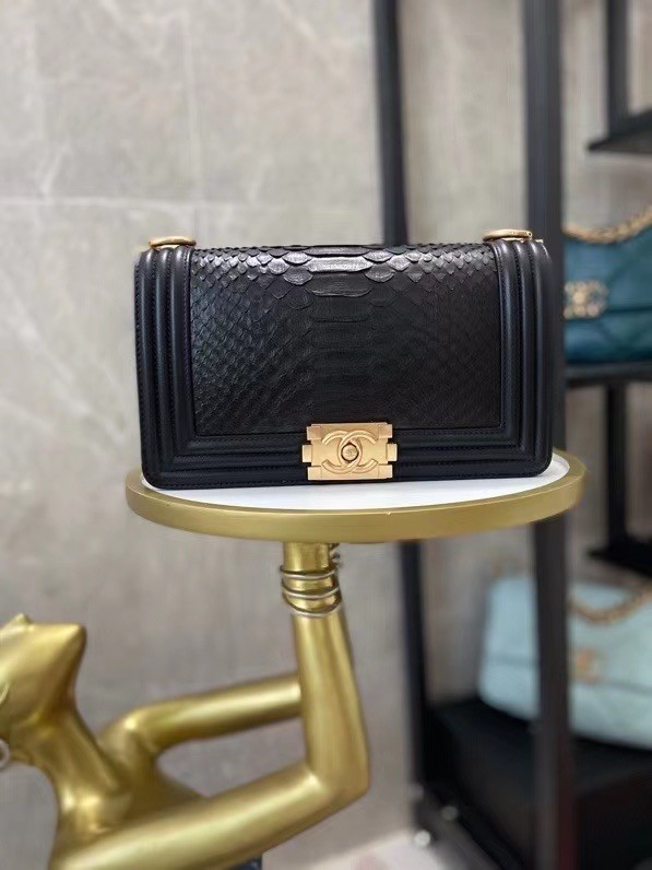 First-class Quality Boy Chanel Flap Shoulder Bag original Snake leather AS67086 black & Gold-Tone Metal HY10613Sf41