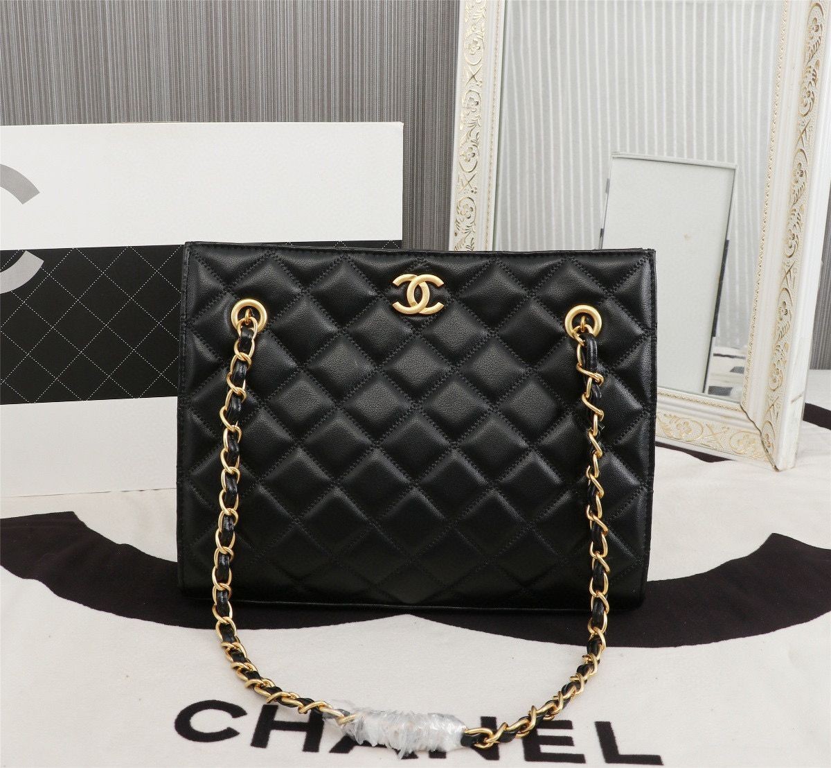 Imitation Chanel Original Original Leather Shopping Bag A05360 Black HY19320zn33