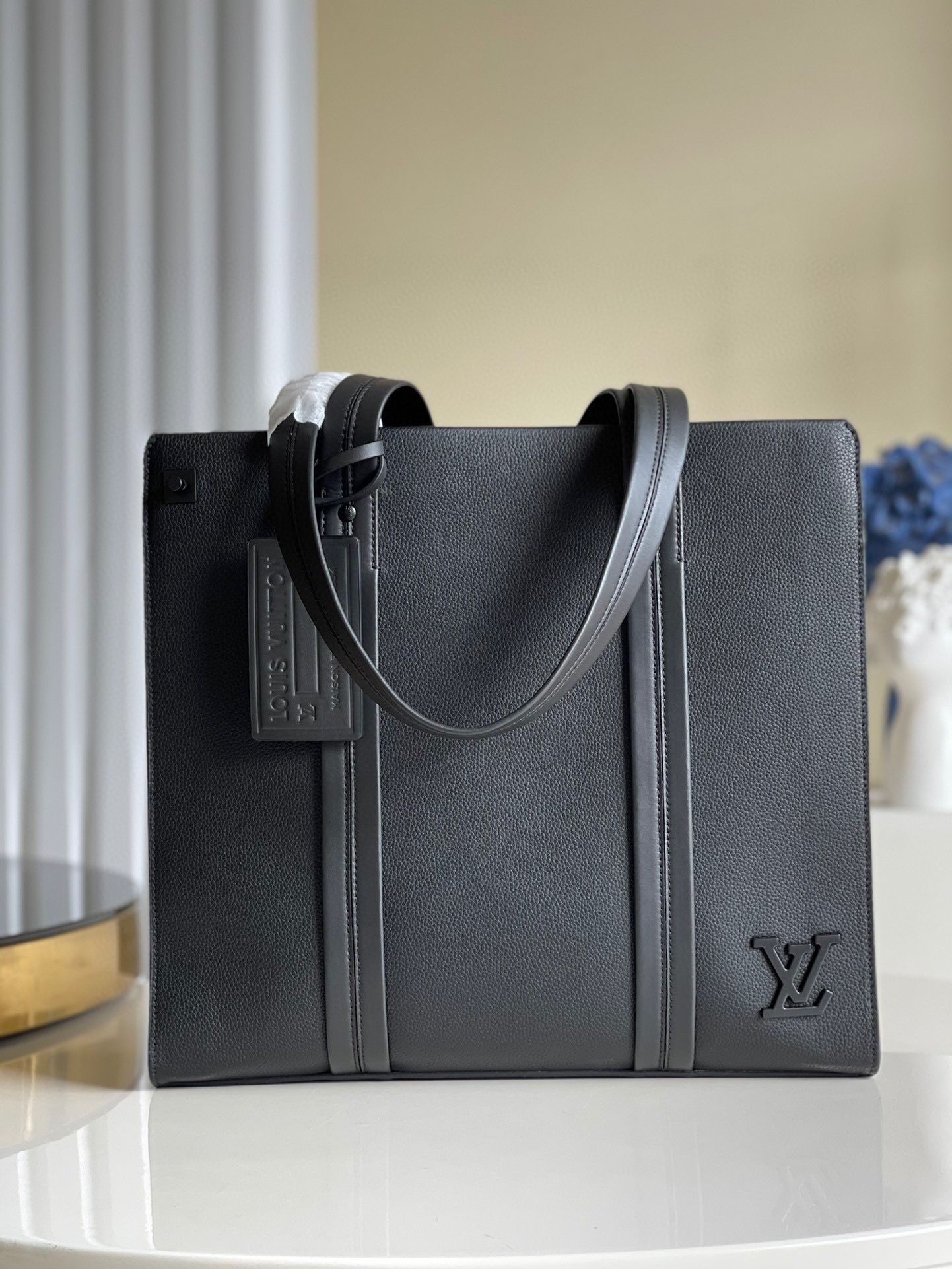 Louis Vuitton Original Leather Aerogram Tote Bag M57308 Black HY4081VF54