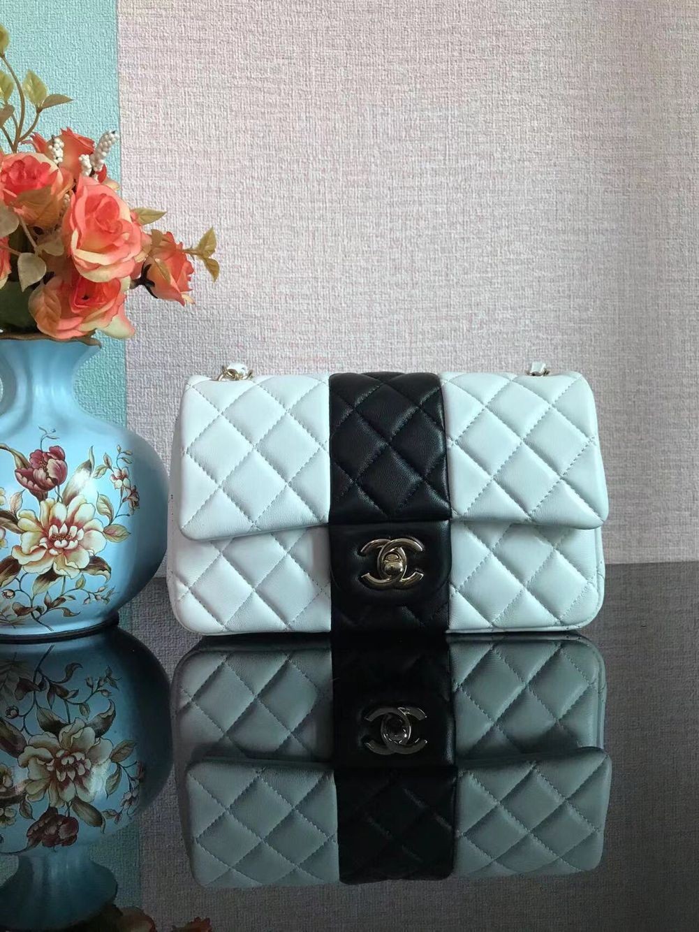 Replica Chanel Classic Flap Shoulder Bag Original Sheepskin leather A01116 White&Black HY6217YP94
