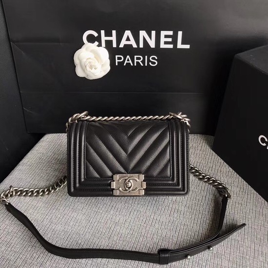 Replica Chanel Le Boy Flap Shoulder Bag Original Calf leather A67085 black silver Buckle HY11632it96