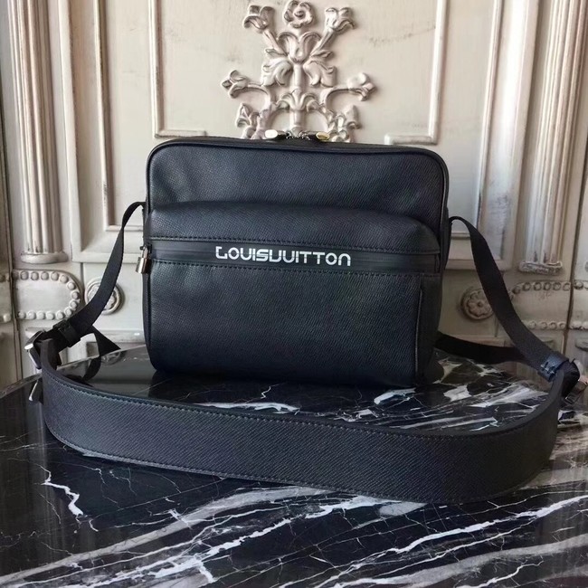 Replica Louis Vuitton OUTDOOR MESSENGER PM M31003 Black HY9496KG80