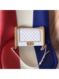 High Quality Imitation Boy Chanel Flap Bag Original Leather B67086 White HY7686Vu82