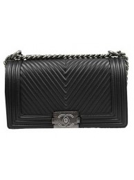 Replica Boy Chanel Flap Shoulder Bag Herringbone Stitching A92493 Black HY25556KG80